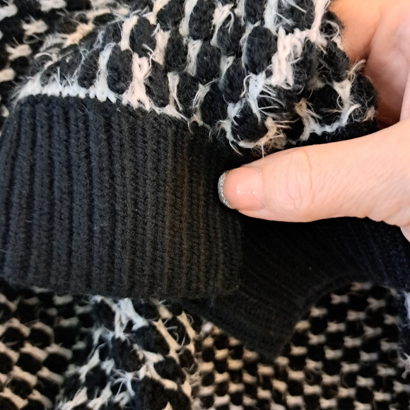 NWT  So soft! - Picture 4 of 5